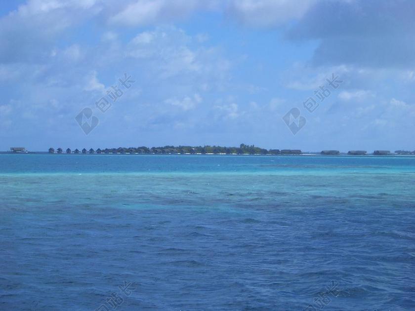 自然蓝色的大海背景图片