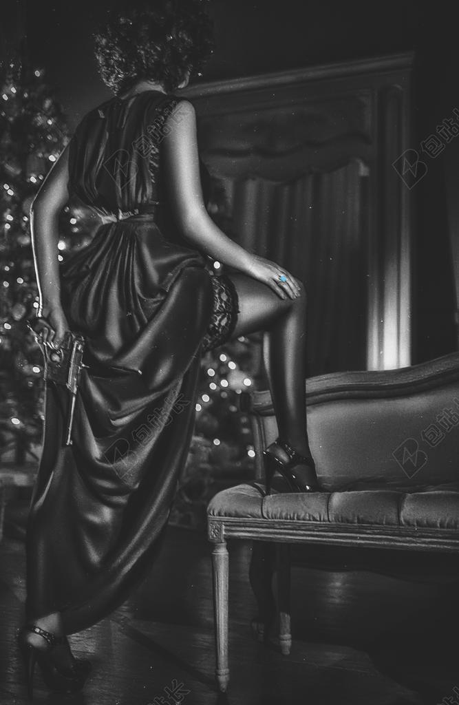 女人 叛逆 惩罚 镜 圆环 手指戒指 床 圣诞树 长筒袜