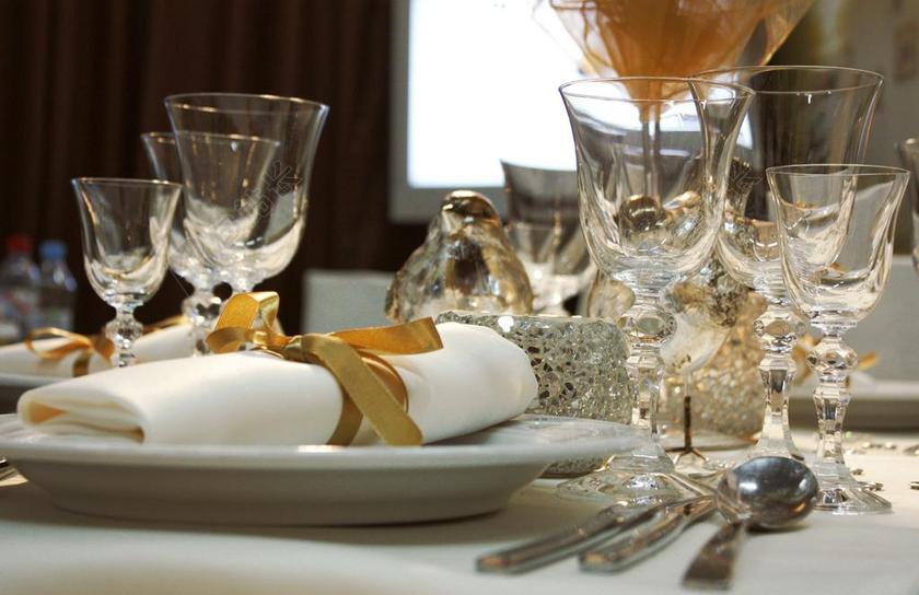 餐饮唯美餐桌餐具背景图片