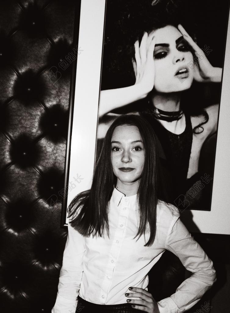 黑白艺术摄影人像女性海报背景图片