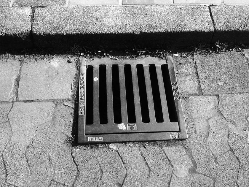 GULLIDECKEL 井盖 盖 GULLI 排水渠 路 金属