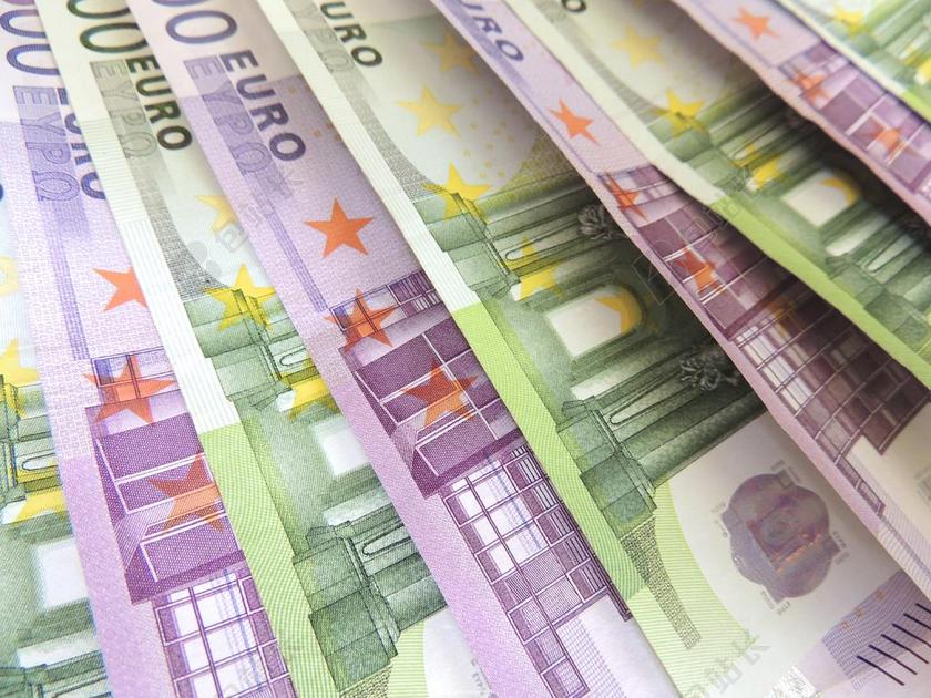 绿色广告写实钞票背景图片