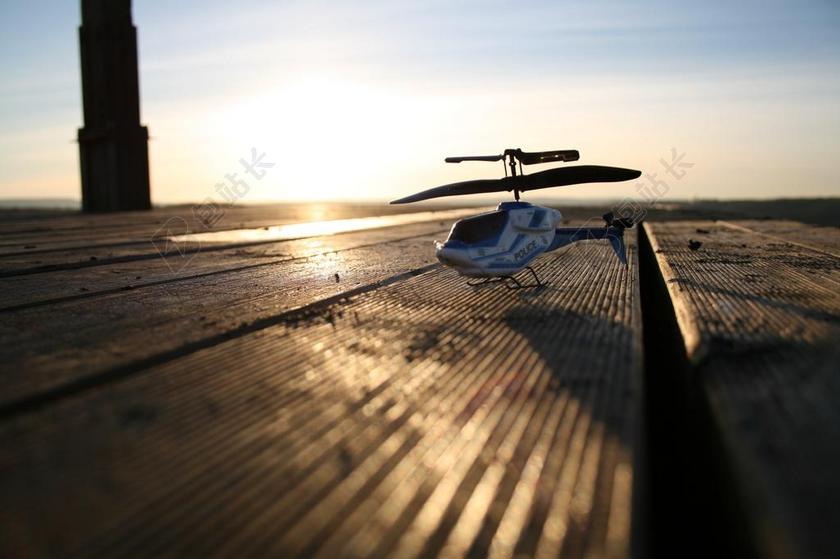 黄昏日落户外现代科技飞机背景图片