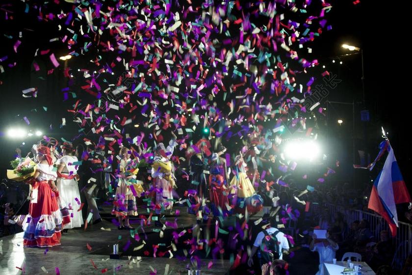 黑色广告写实艺术节背景图片