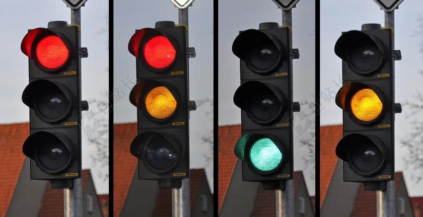 城市街头黑色的交通灯背景图片