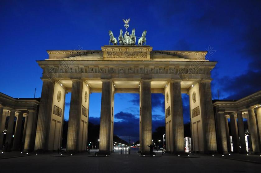 建筑夜晚的勃兰登堡大门背景图片
