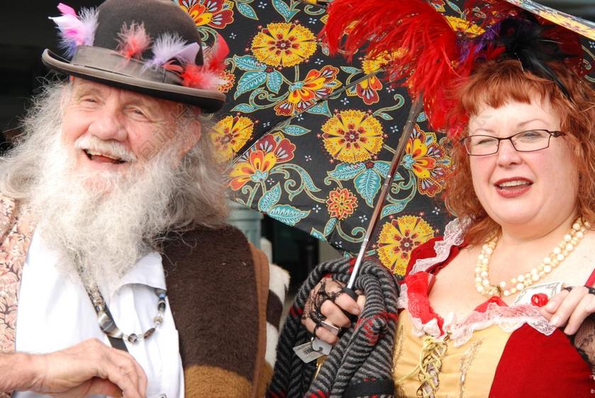 广告绚烂缤纷舞台剧男女演员合影宣传背景图片