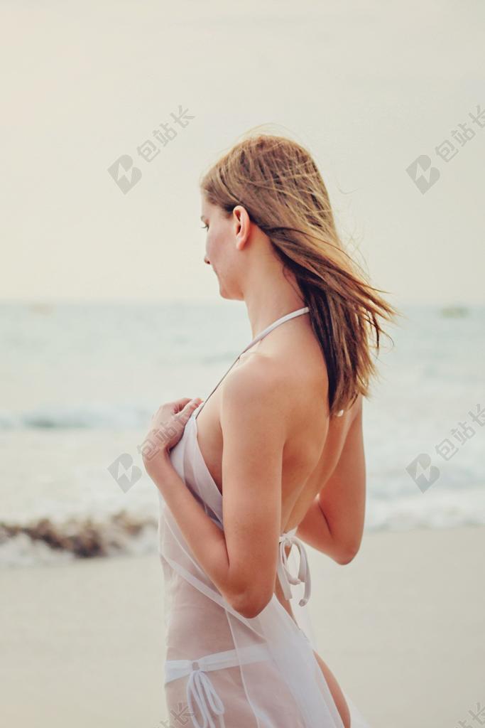 海滩 年轻女子 假日 海洋 女子 头发 比基尼泳装