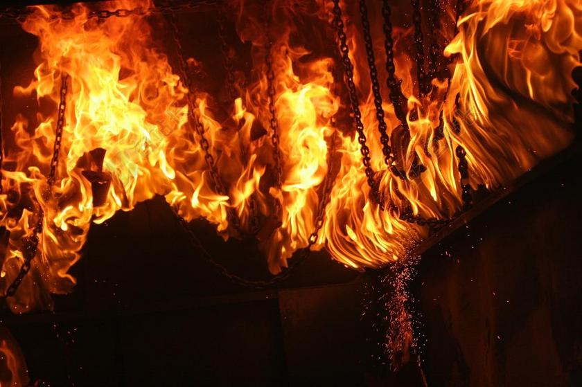 唯美燃烧的森林背景图片