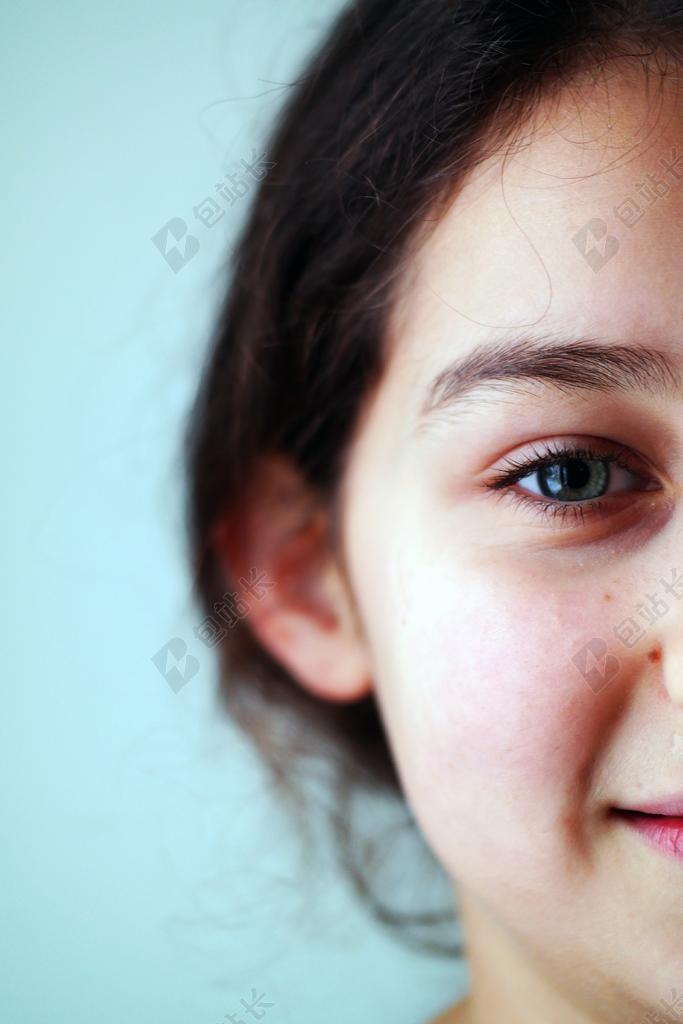 人物美丽的黑发少女背景图片