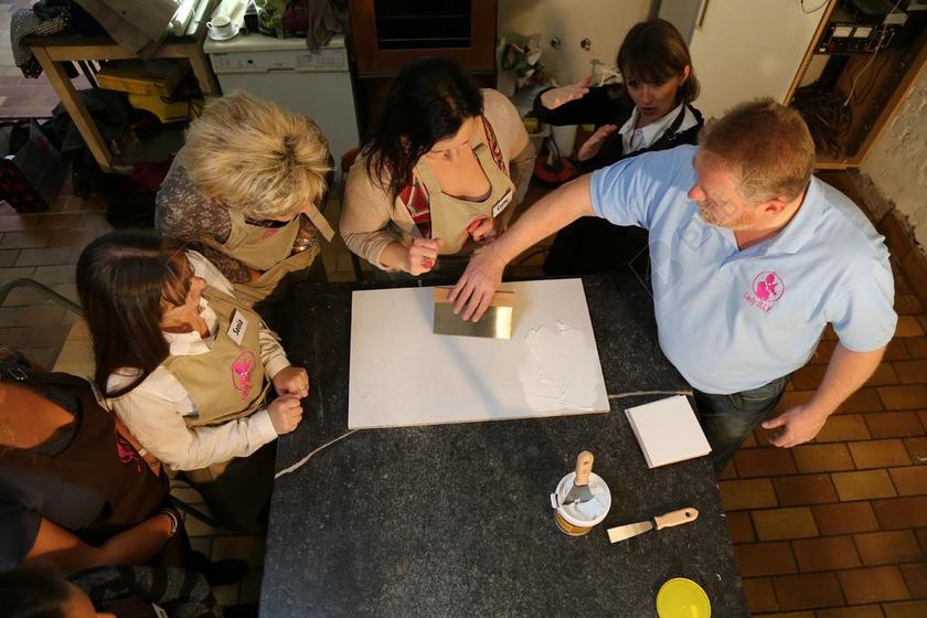 简约家庭商谈背景图片