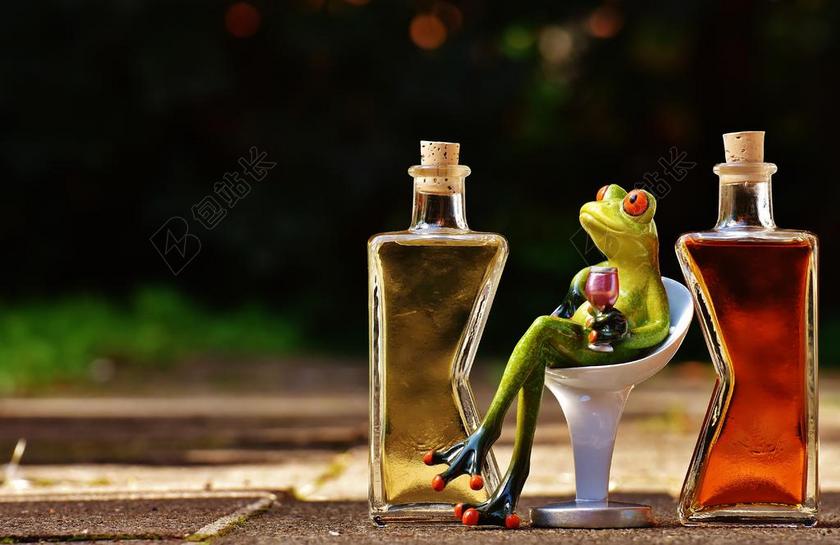绿色广告青蛙喝酒背景图片