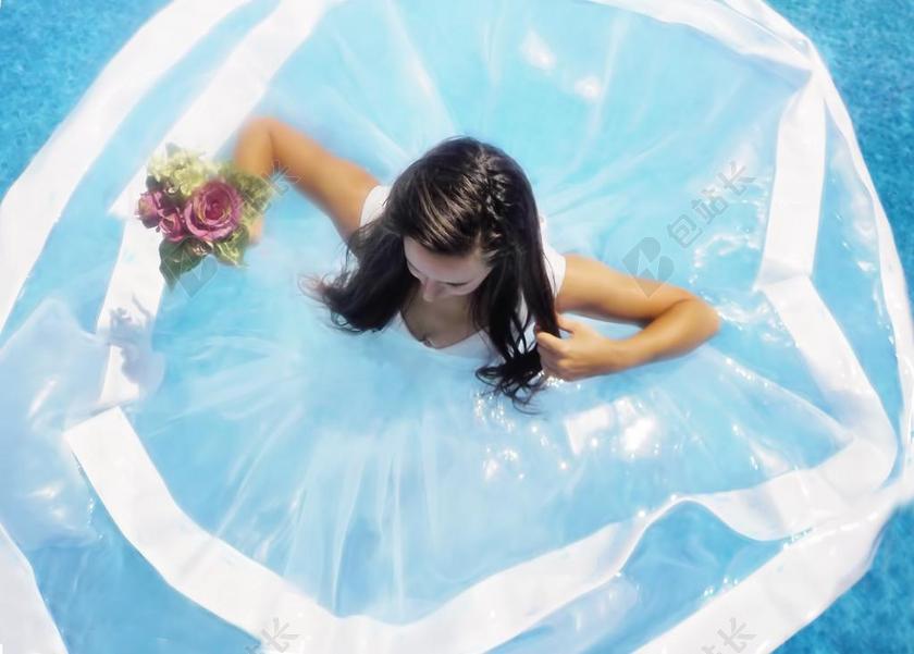 白色婚纱礼服新娘背景图片