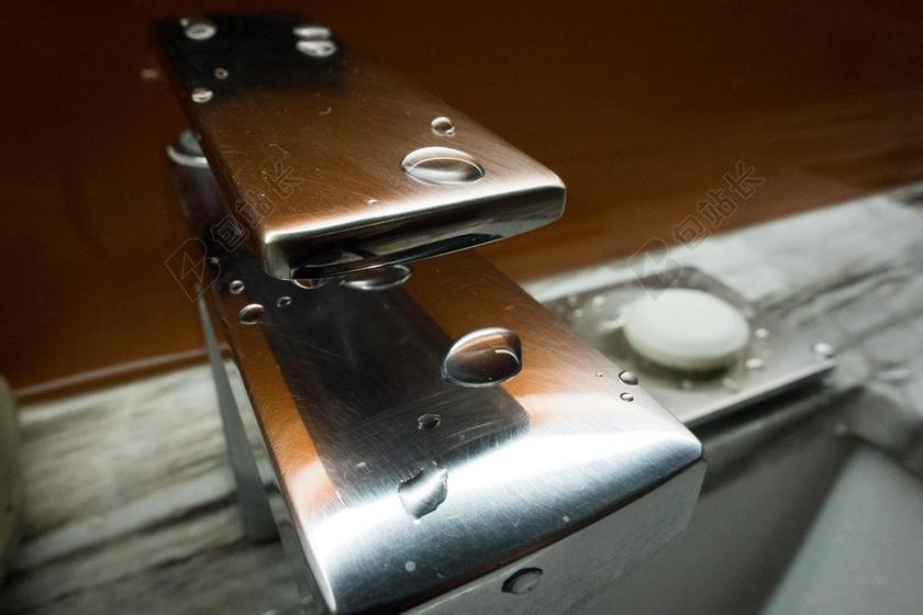 金属设备水龙头卫生间背景图片