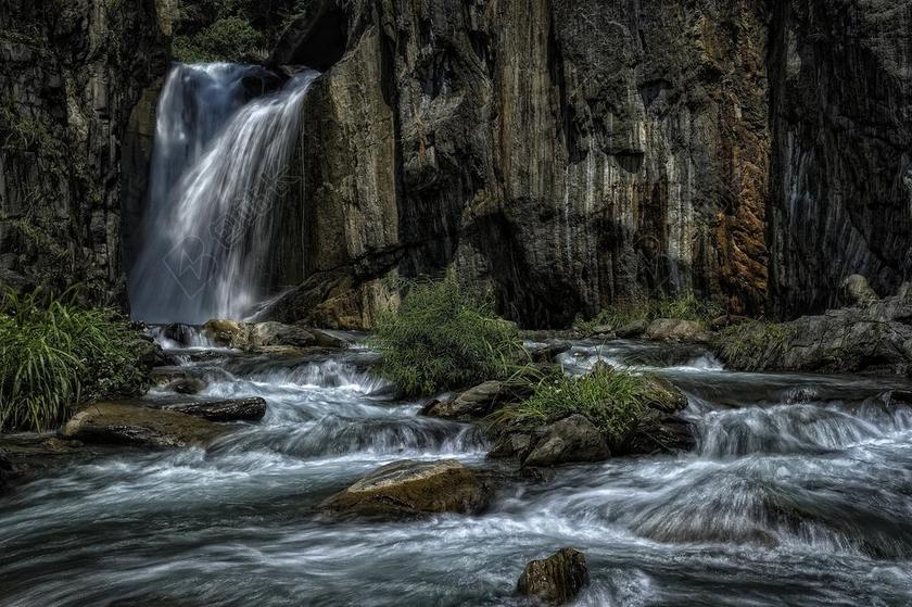 大自然景观溪流瀑布背景图片