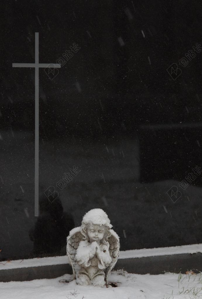 黑色户外墓碑前祈祷天使背景图片