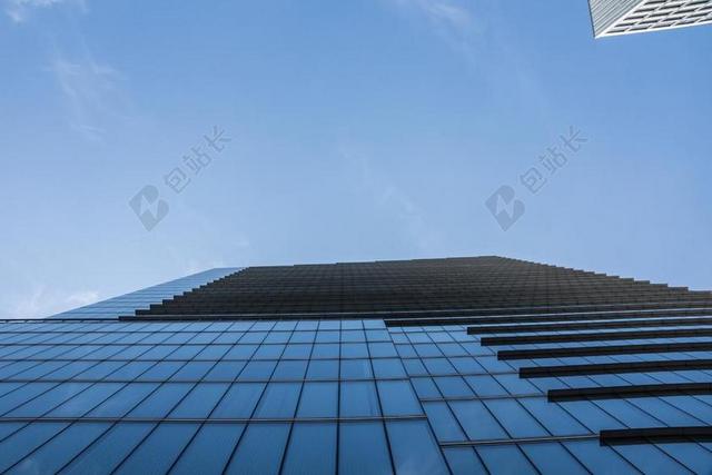 蓝色现代城市建筑高层建筑仰视背景图片