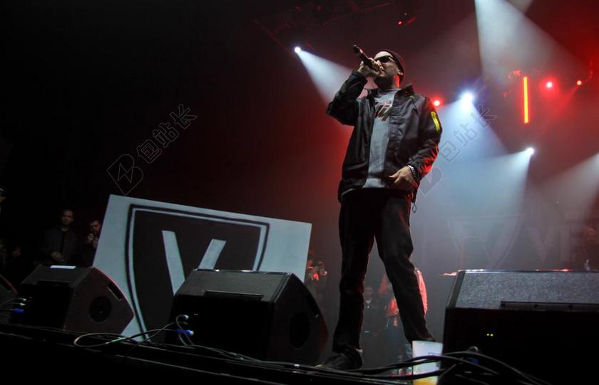 舞台上的歌手背景图片