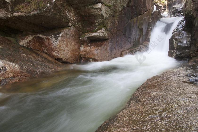 溪 河 水 自然 景观 石 大瀑布 流动 级联 新鲜