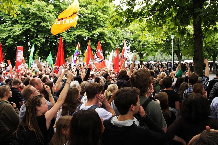 群众维权游街活动街道背景图片