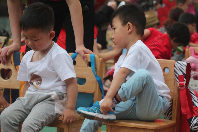 幼儿园 双胞胎 男孩 孩子 活动 兄弟