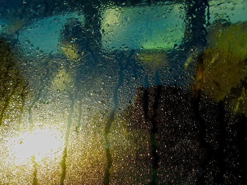 光影汽车车窗上的水珠雨水光影背景图片