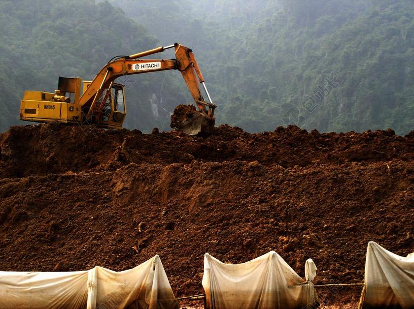 挖 土壤 小山 机 捕鱼网 帧 土地 水 森林 光 铲