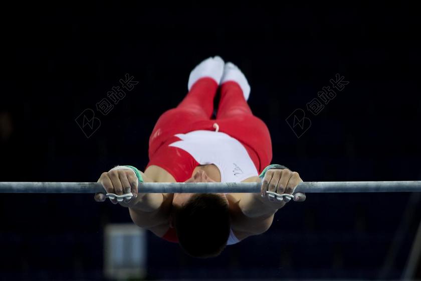 运动健美体操运动员正在练习体操健身背景图片