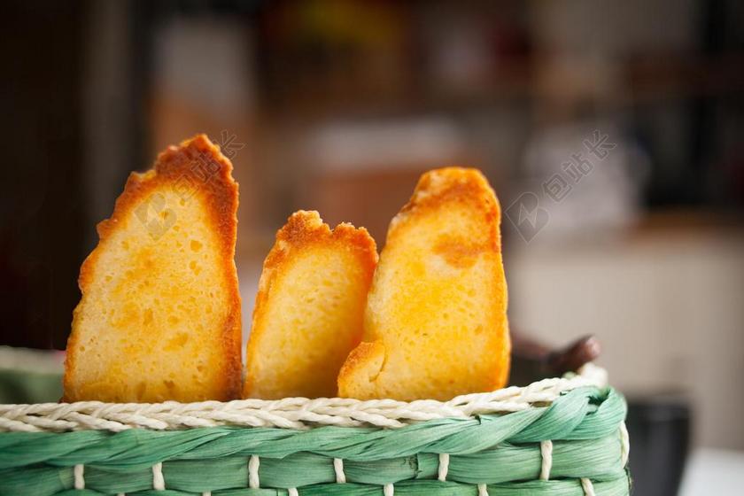 面包 西点 点心 奶香 篮子