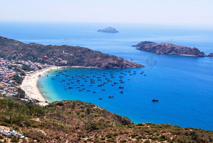 美丽的蓝色海湾背景图片