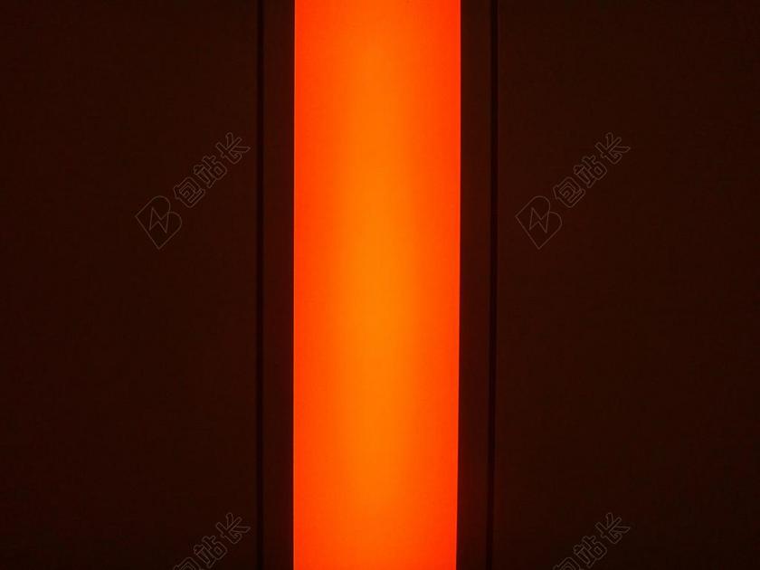 红棕光影鲜明中间红色柱子光影光柱背景图片