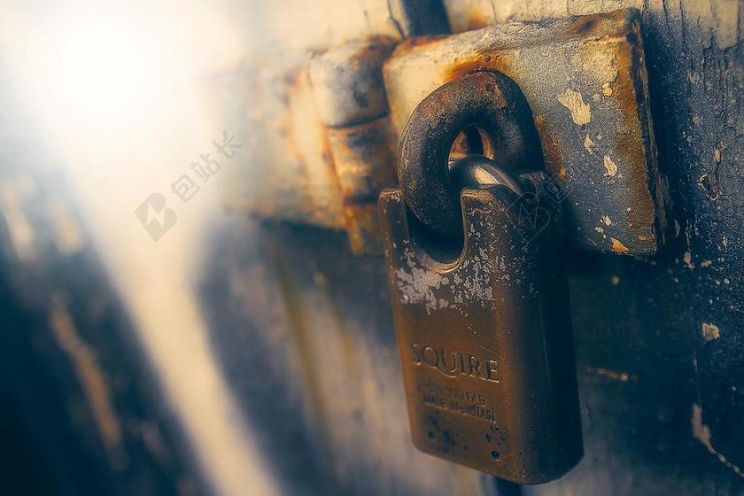 棕白锁精致门上的锁锁设计背景图片