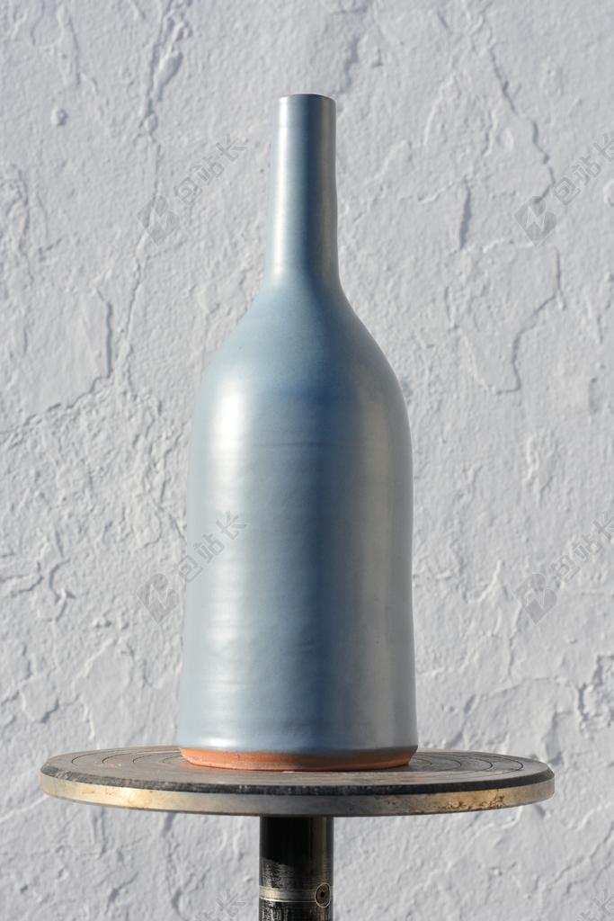 白银工艺精巧陶瓷瓶子制作展示陶艺工艺背景图片