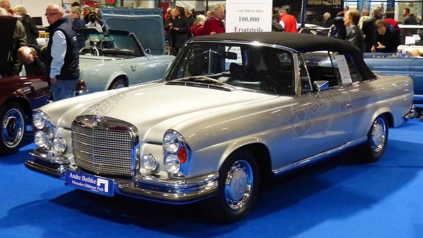 博览会展览 OLDTIMER商业汽车人群现场背景图片