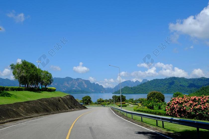 蓝色的天空 生动的天空 白天 阳光灿烂的日子 草 景观 坝