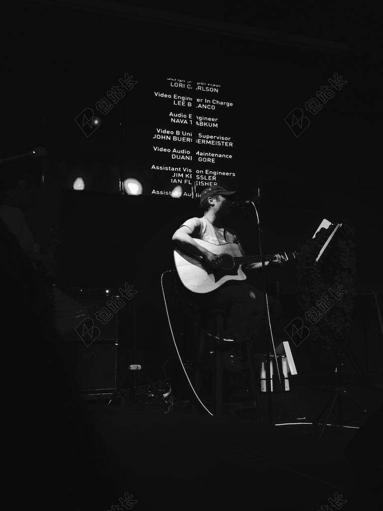 夜店 酒吧 驻唱歌手