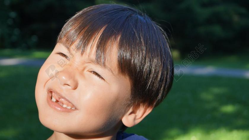 男孩 搞笑 儿童 微笑 可爱 无牙 孩子