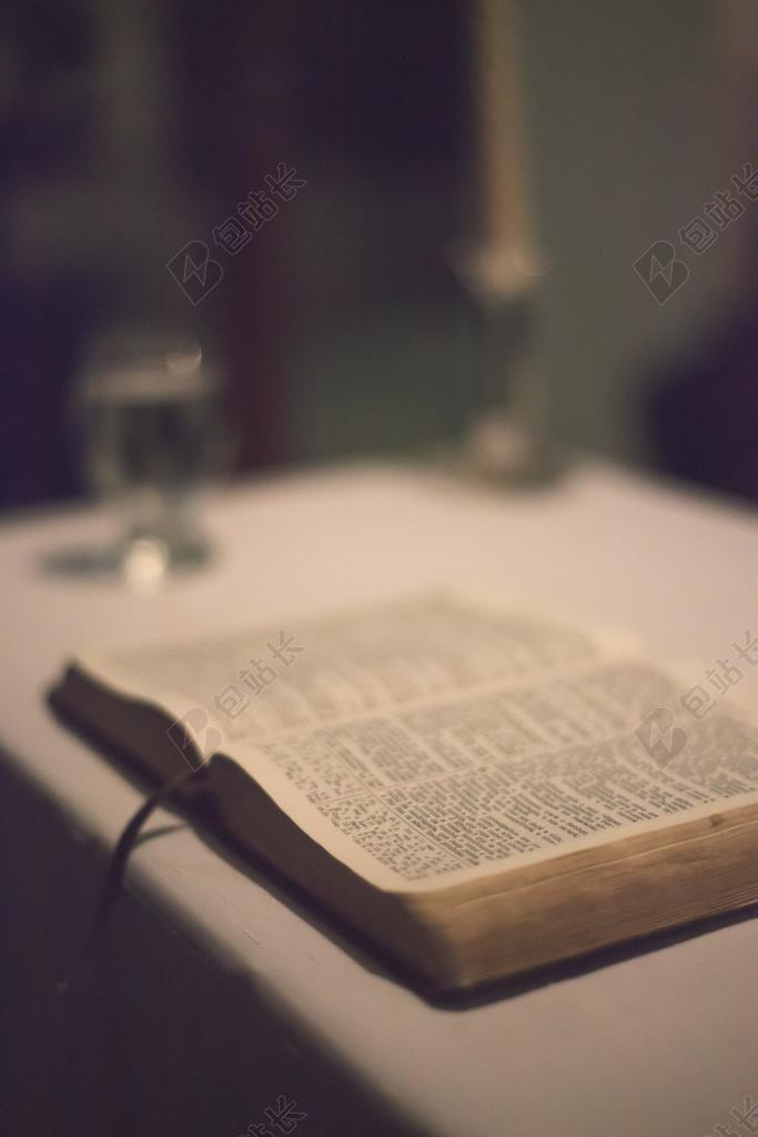 圣经信仰祷告书本知识教育背景图片