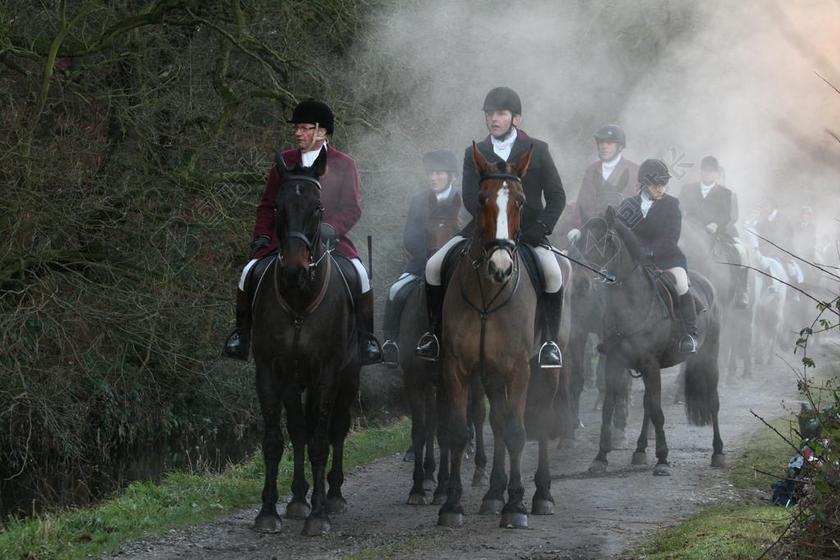 运动户外骑马的人群背景图片