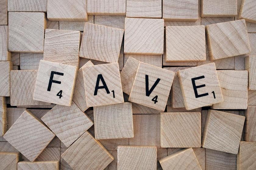 摄影清新木板拼字游戏背景图片