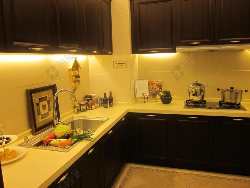 黄色建筑时尚灯光温馨样板厨房宣传背景图片