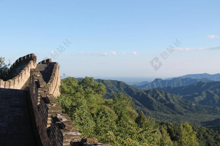 旅游自然蓝天下的北京长城背景图片