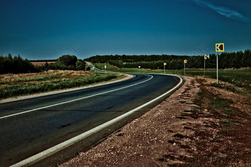 蓝色交通景观蓝色的天空和公路背景图片