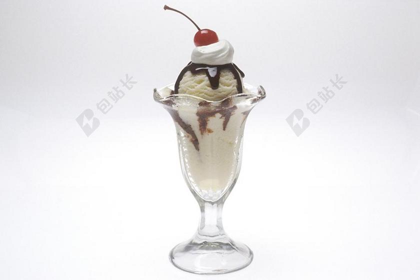 冰淇淋圣代 奶油 樱桃 巧克力 冷 好吃 乳制品 苏打水喷泉
