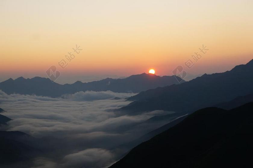 太阳升起 云 旅行 TA XUA 云海