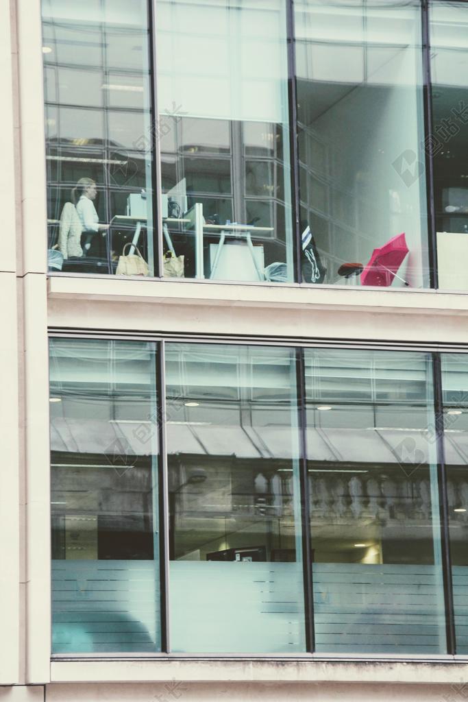 工作场所 玻璃幕墙 办公大楼 雇员 工作时间 笔记本电脑