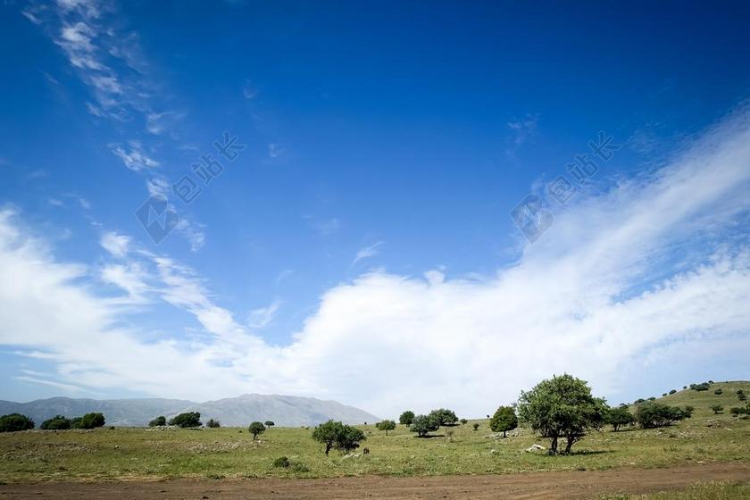 云 农村 泥路 原野 草 草地 草原 田园风光 景观 草坪