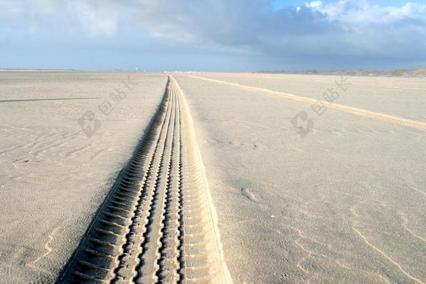 海滩纹理车轮痕迹背景图片