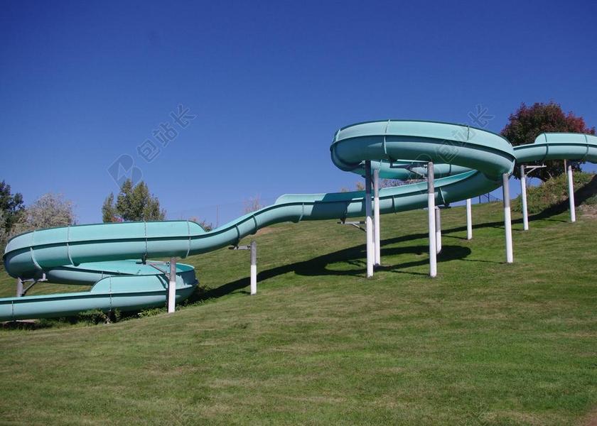 运动户外水滑梯背景图片