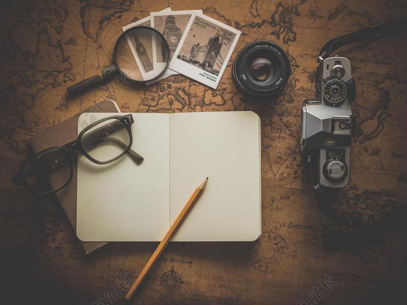 摄影艺术工作台上的物品摆放背景图片